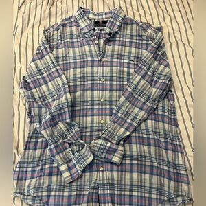 Lightweight linen Vineyard Vines buttons down